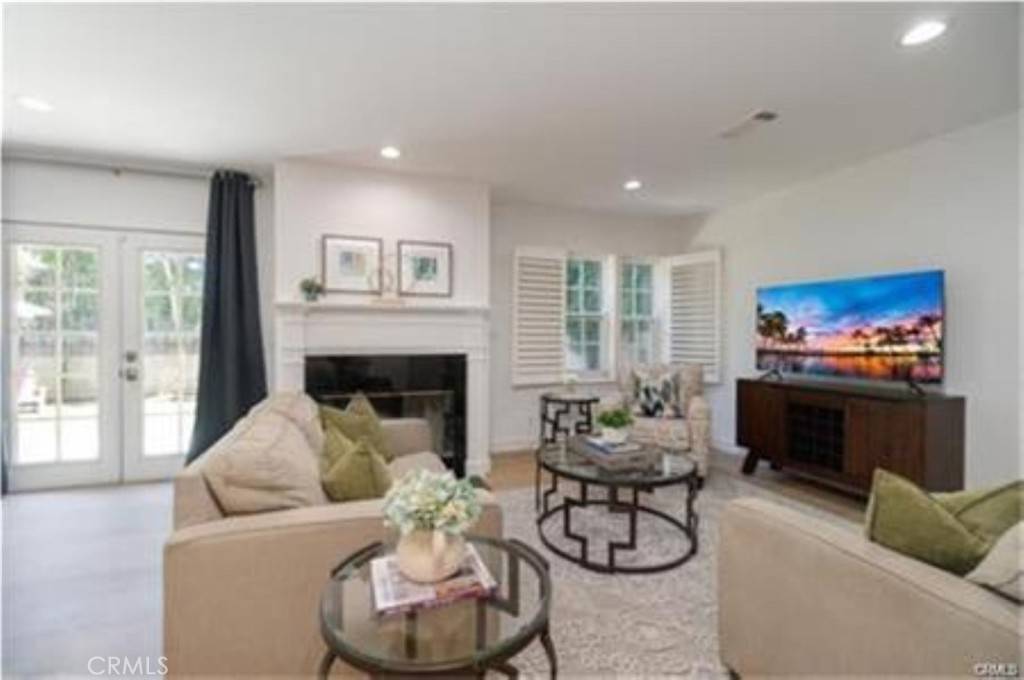 Encino, CA 91316,5840 White Oak AVE