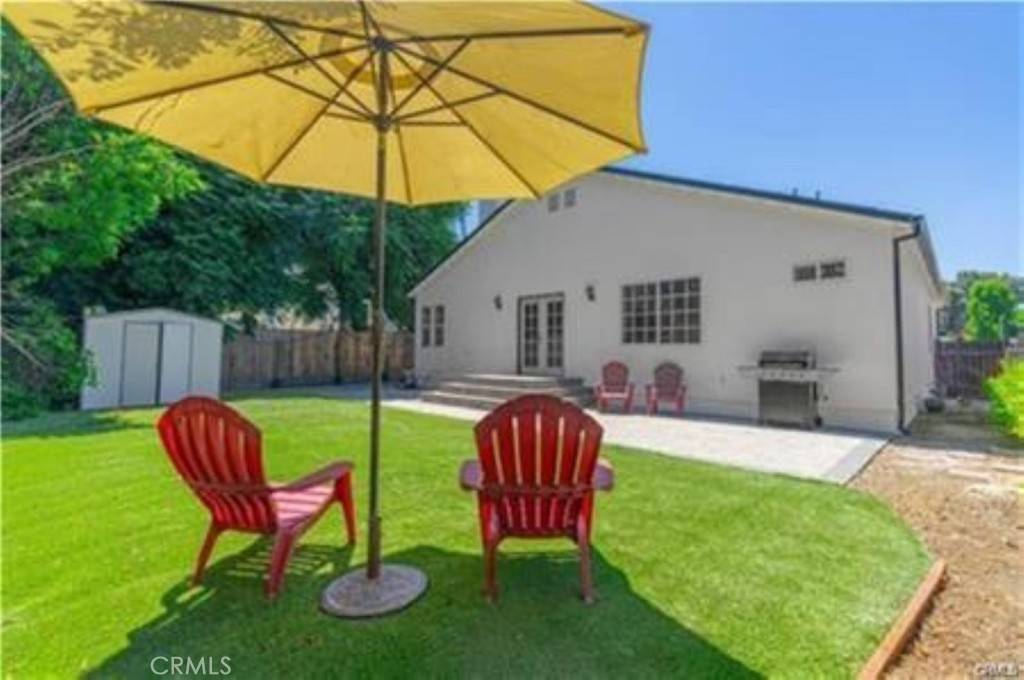 Encino, CA 91316,5840 White Oak AVE