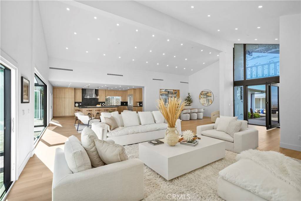 Encino, CA 91316,4230 Alonzo AVE