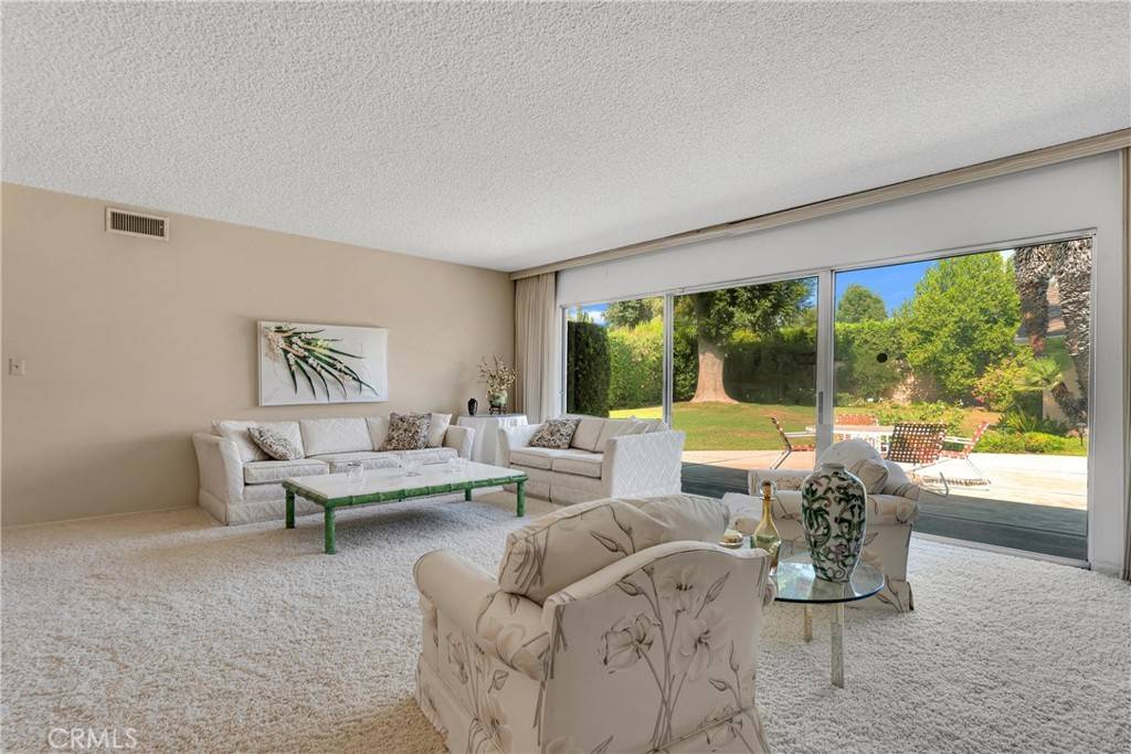 Northridge, CA 91324,10020 Wystone AVE