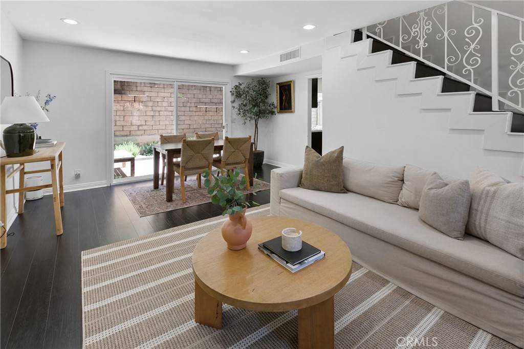 Agoura Hills, CA 91301,5275 Colodny DR #4