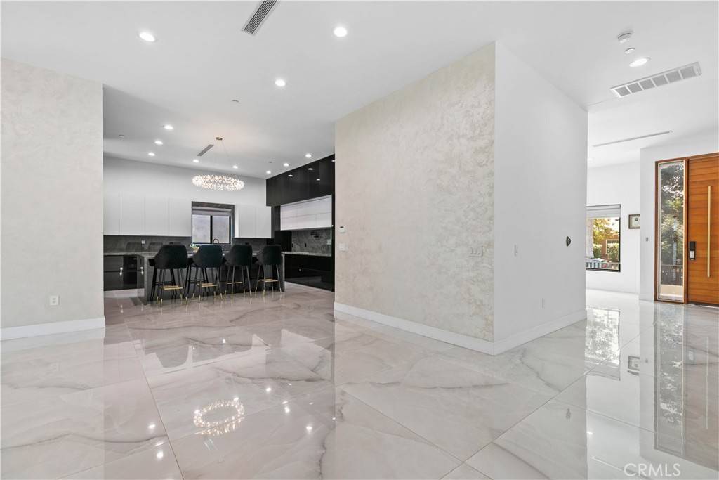 Valley Village, CA 91607,12815 Martha ST