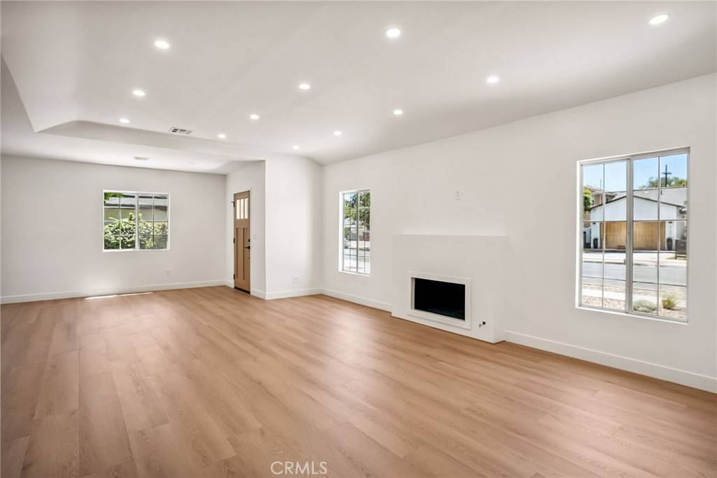 Valley Village, CA 91602,4702 Kraft AVE