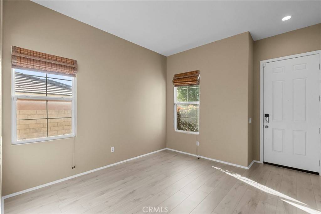 Saugus, CA 91350,19316 Sidani LN