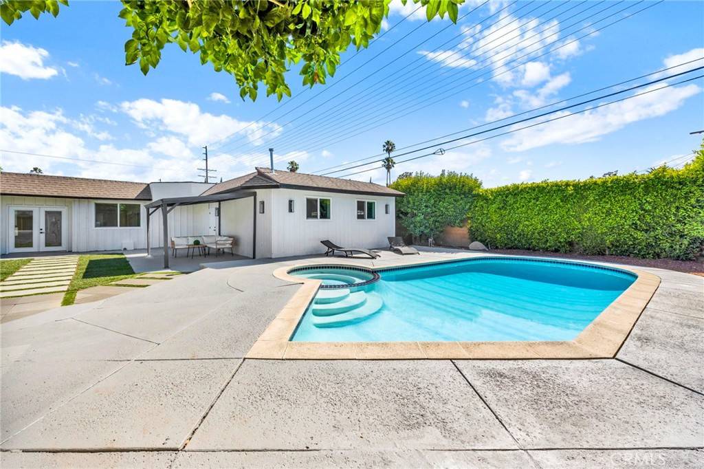 Van Nuys, CA 91401,14259 Hatteras ST