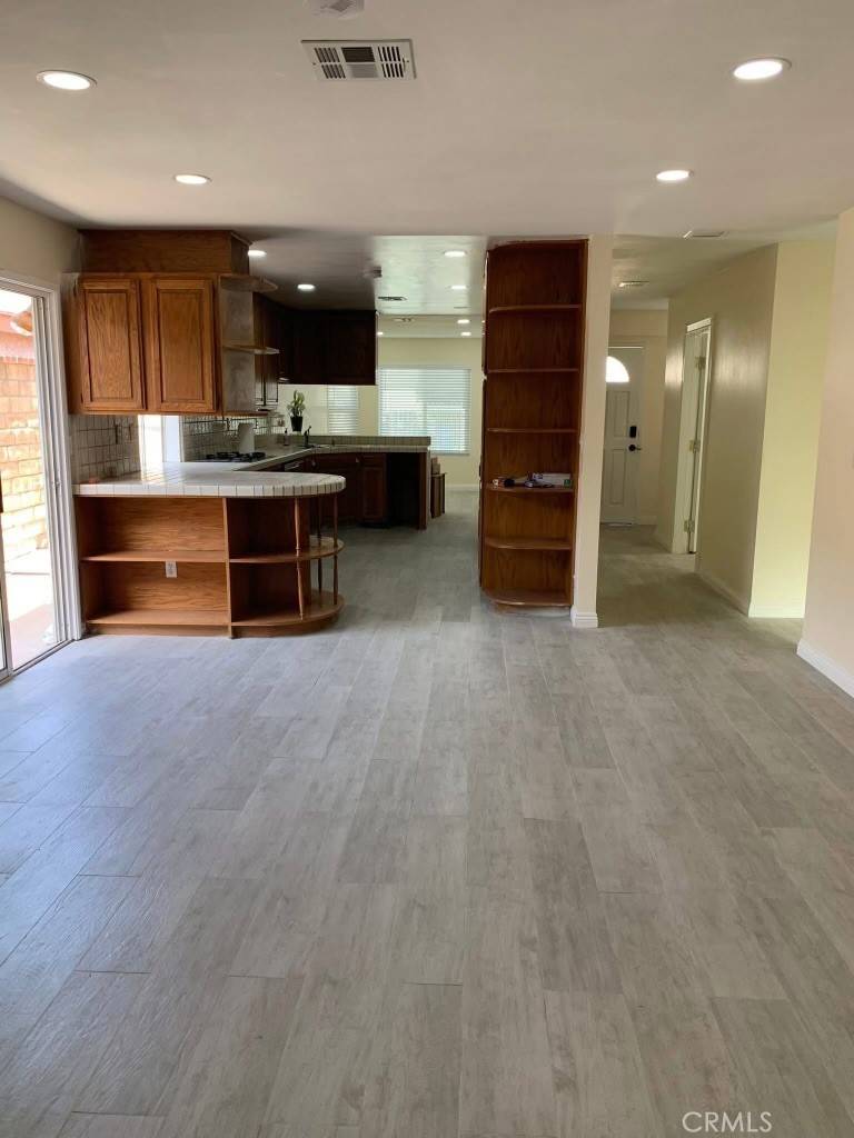 Reseda, CA 91335,7363 Bothwell RD