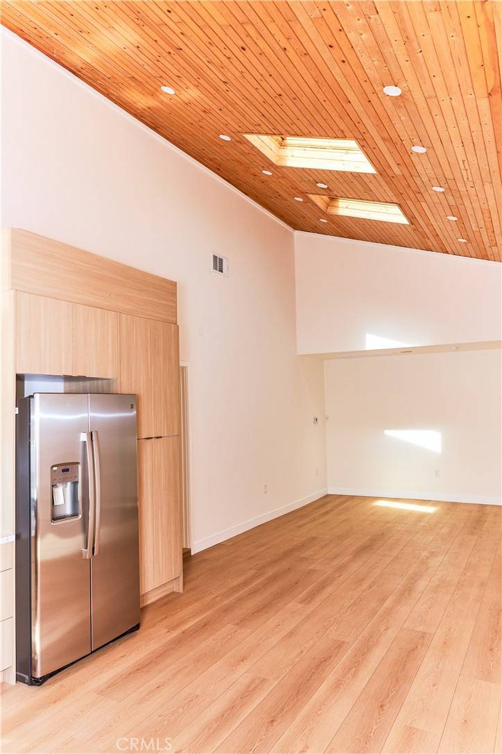 Van Nuys, CA 91405,14745 Bassett ST