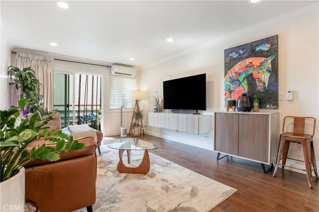 Los Angeles, CA 90015,1119 Albany ST #225