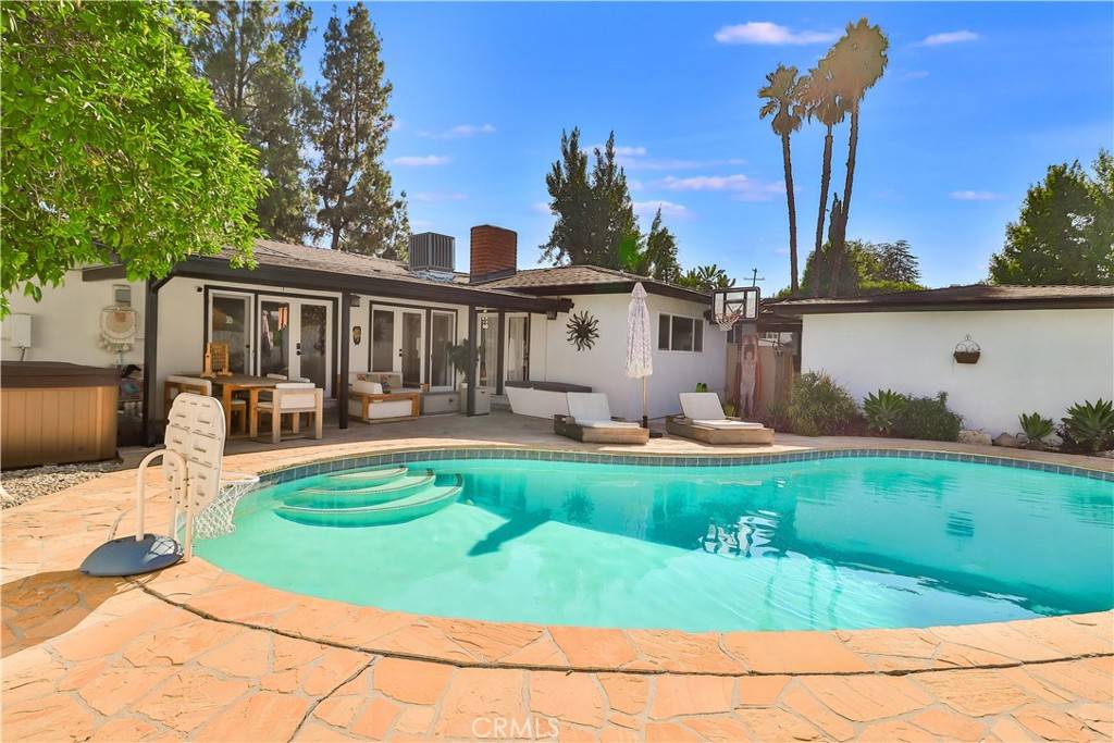 Woodland Hills, CA 91367,23861 Califa ST