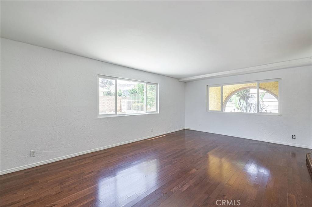 Lancaster, CA 93536,42016 Silver Puffs DR