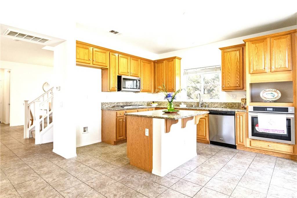 Saugus, CA 91350,20027 Christopher LN
