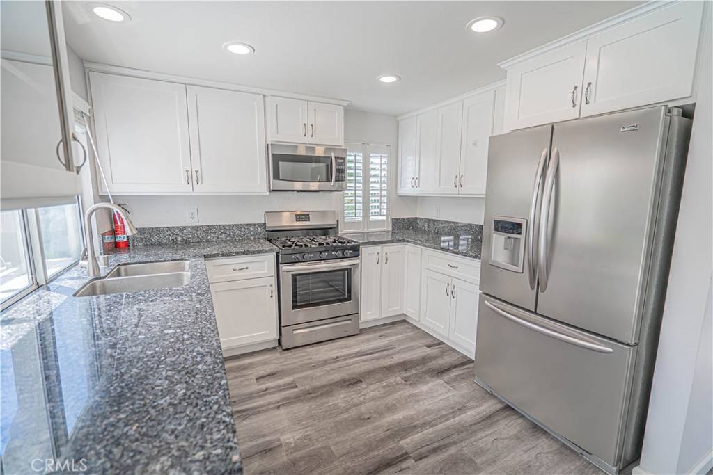 Valencia, CA 91355,26506 Strambino CT