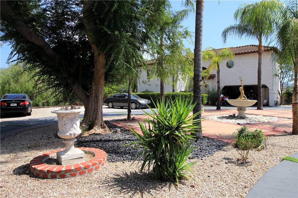 Woodland Hills, CA 91364,22668 Macfarlane DR #3