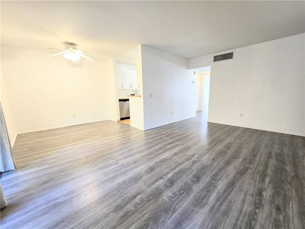 Tarzana, CA 91356,18350 Hatteras ST #163