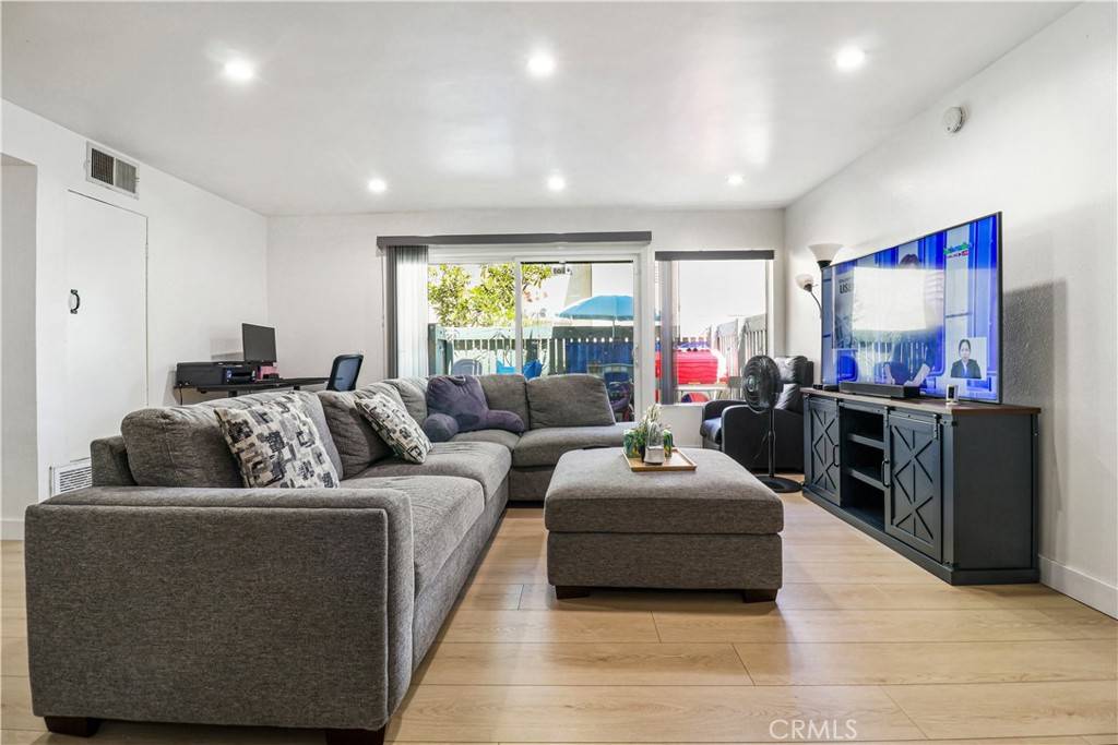 Tarzana, CA 91356,5700 Etiwanda AVE #105