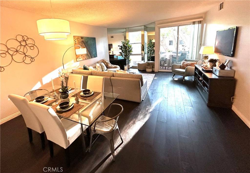 Sherman Oaks, CA 91423,4242 Stansbury AVE #203