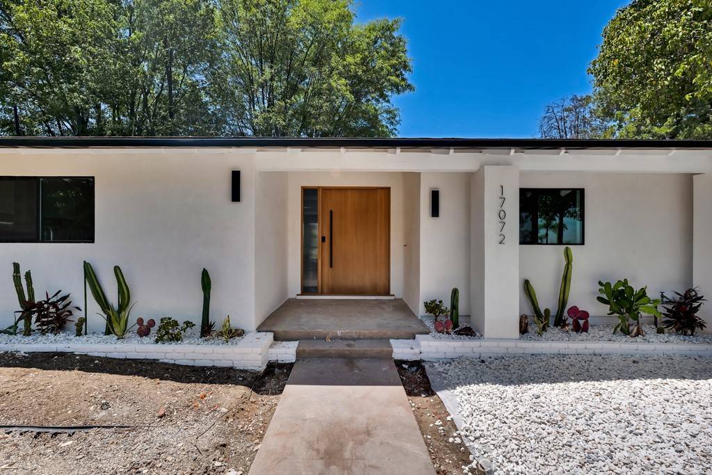 Encino, CA 91436,17072 Oak View DR