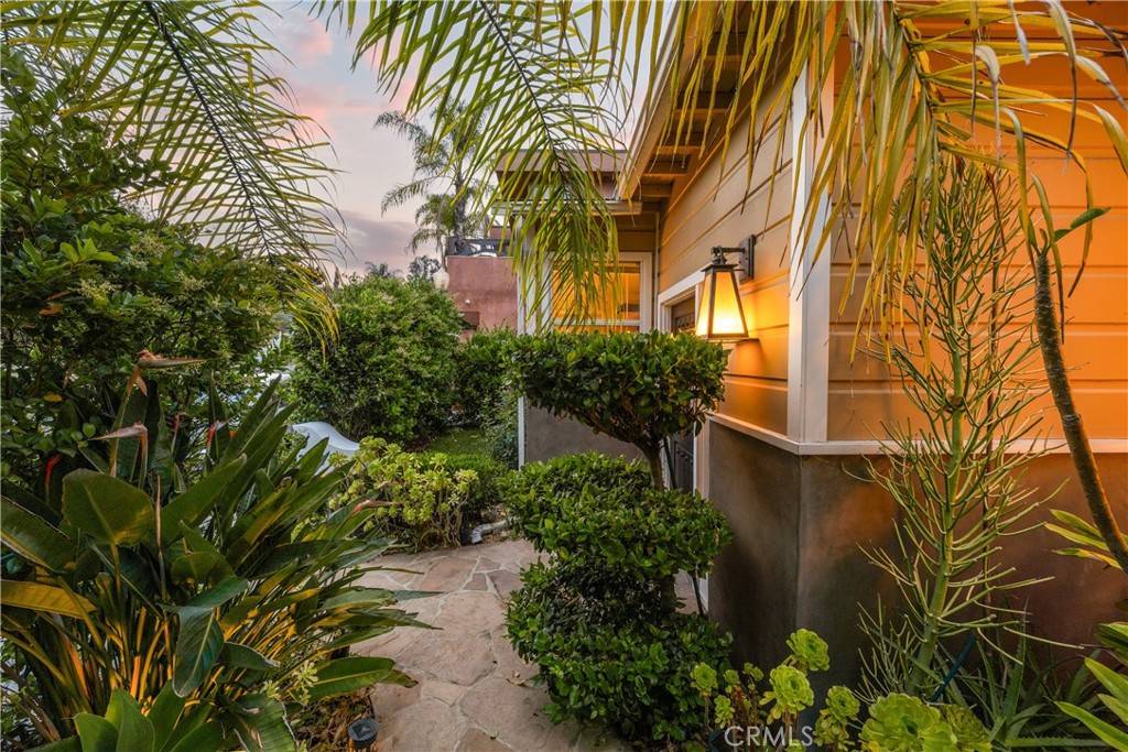 Los Angeles, CA 90068,3260 De Witt DR