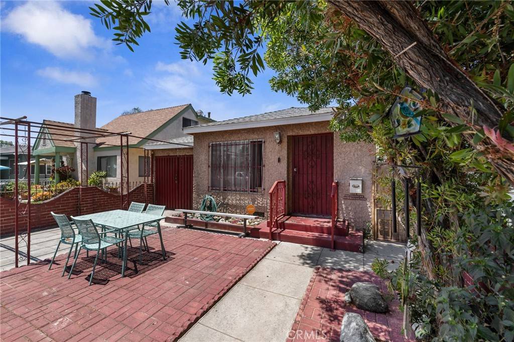 South Gate, CA 90280,9821 Virginia AVE