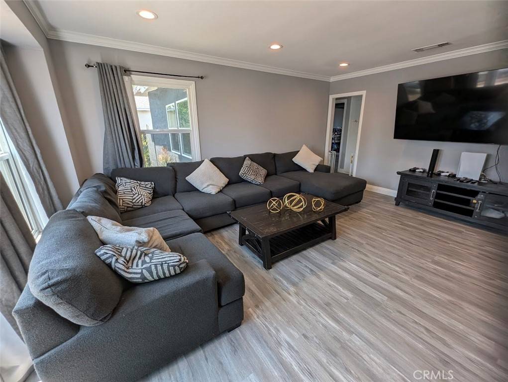 San Fernando, CA 91345,14947 14945 Chatsworth ST