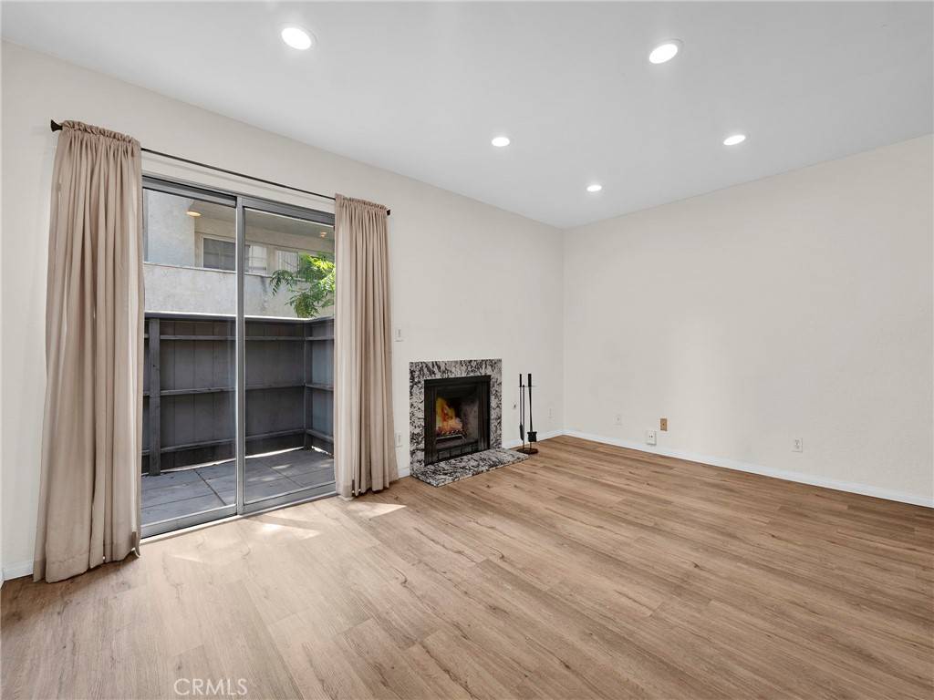 Winnetka, CA 91306,20155 Keswick ST #117