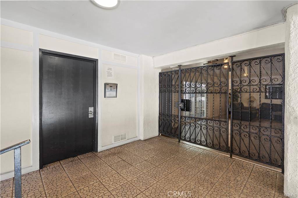 Encino, CA 91316,5412 Lindley AVE #108