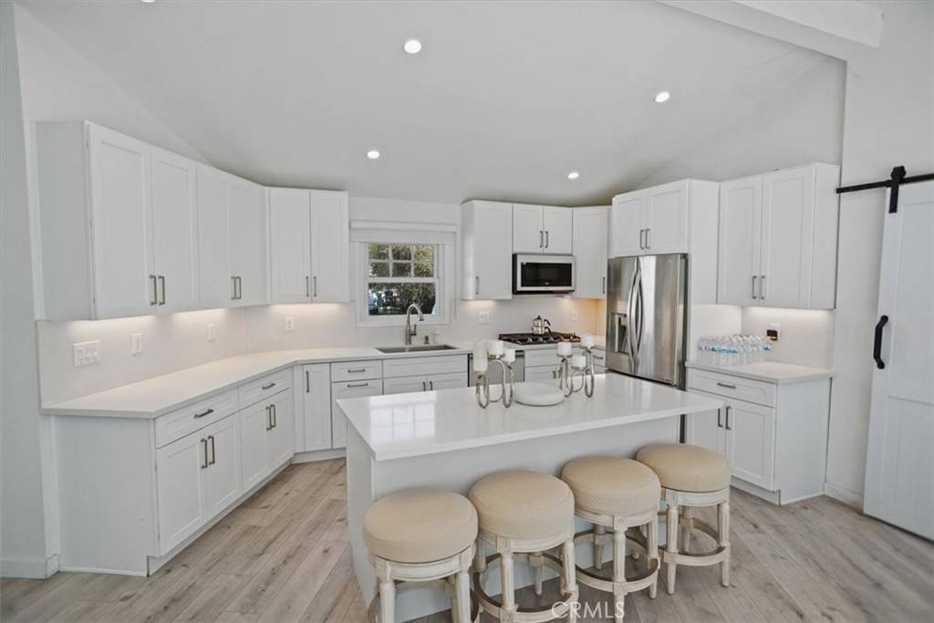 Woodland Hills, CA 91364,5163 Alhama DR
