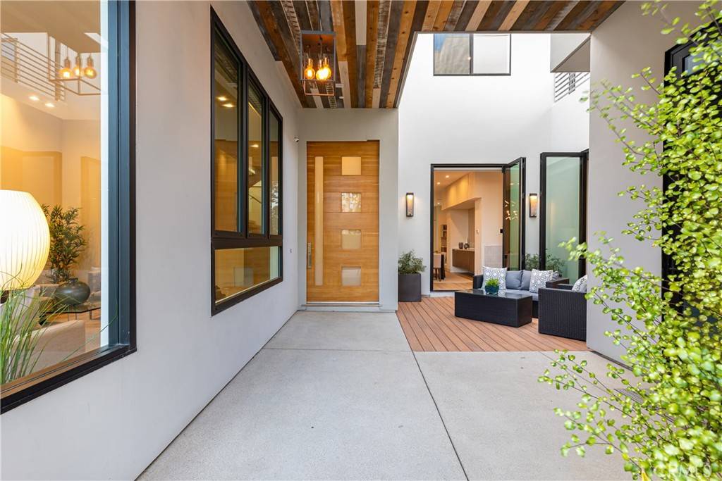 Sherman Oaks, CA 91423,4175 Greenbush AVE