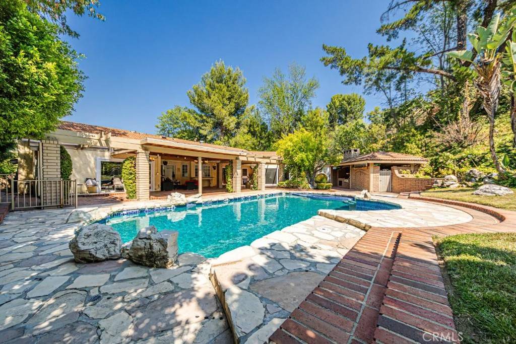 Encino, CA 91316,18022 Lake Encino DR