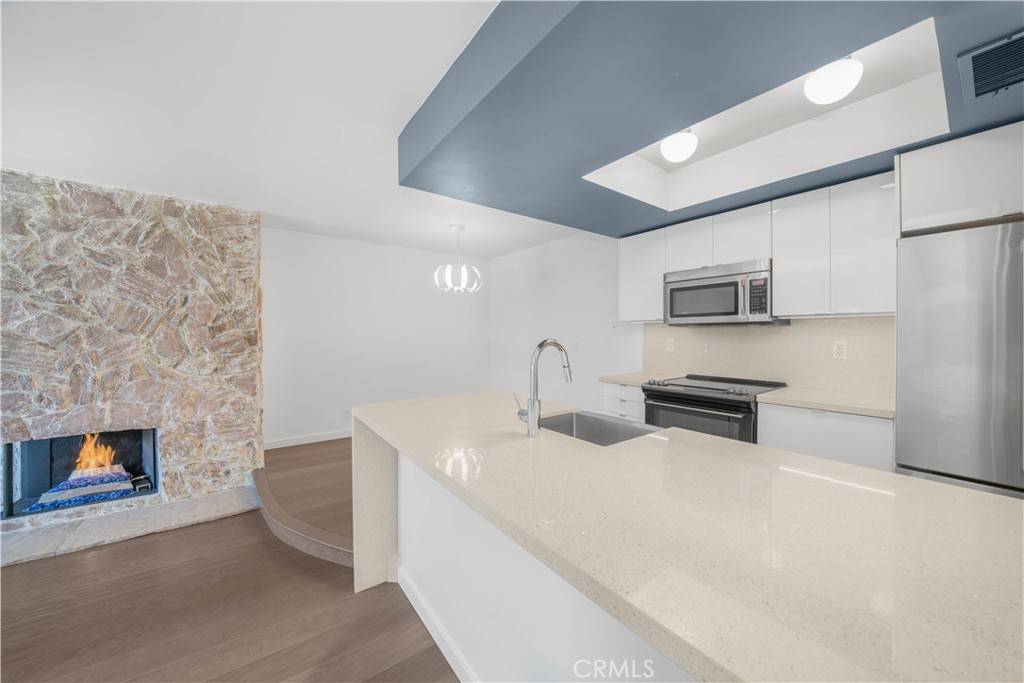 Santa Monica, CA 90403,521 Montana AVE #211