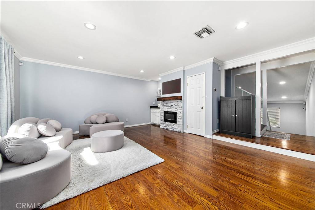 Tarzana, CA 91356,18631 Collins ST #10