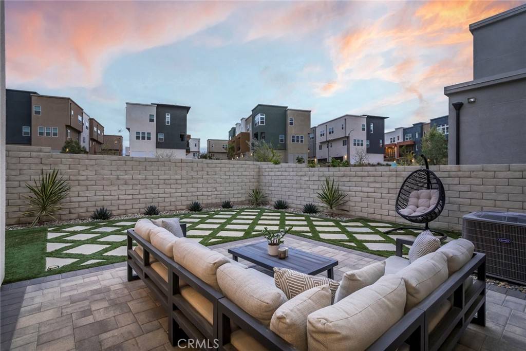 Valencia, CA 91381,27018 California CT