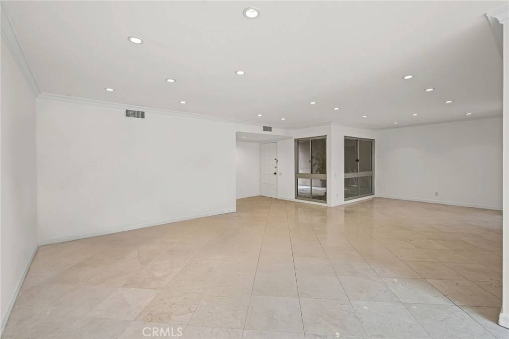 Encino, CA 91316,5301 Balboa BLVD #D9