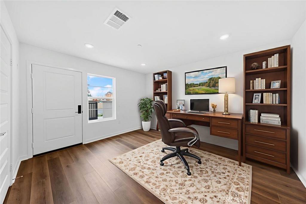 Camarillo, CA 93012,559 Via Vallarta