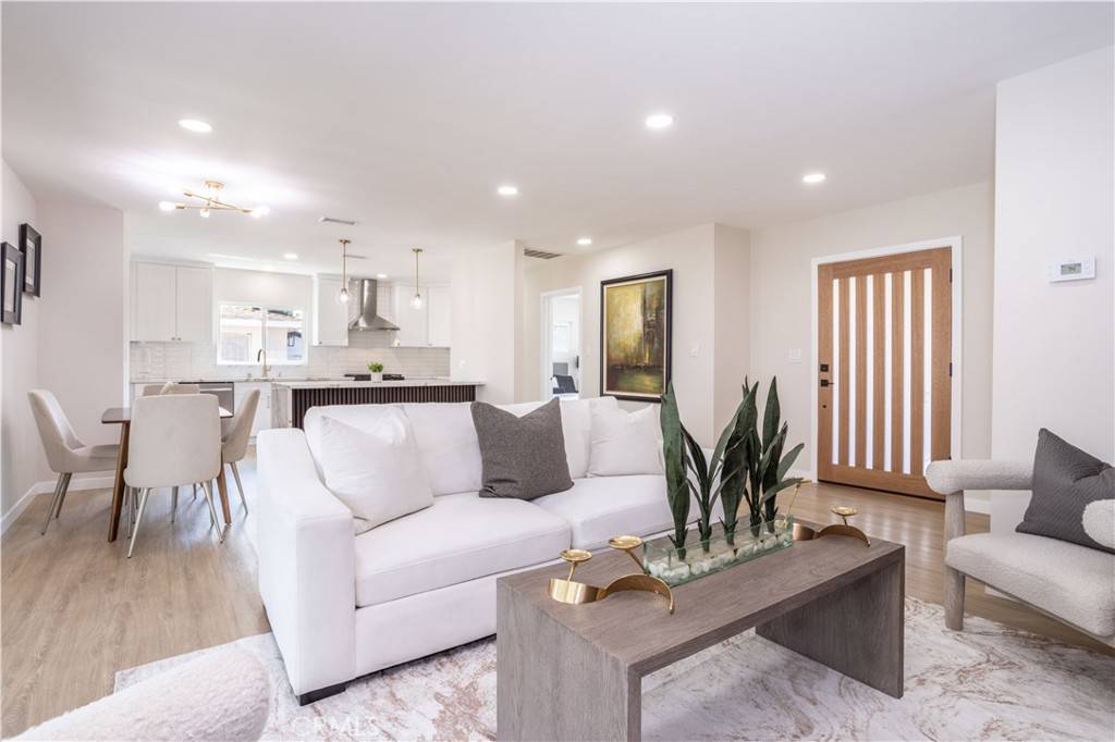 Winnetka, CA 91306,20341 Schoenborn ST
