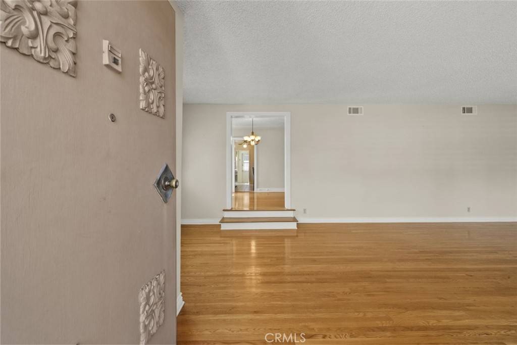 Burbank, CA 91501,1067 E Magnolia BLVD