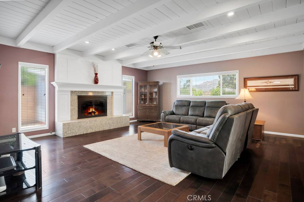 Chatsworth, CA 91311,10557 Owensmouth AVE