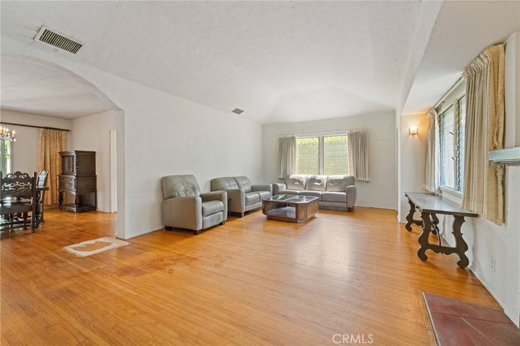 North Hollywood, CA 91602,11039 Blix ST
