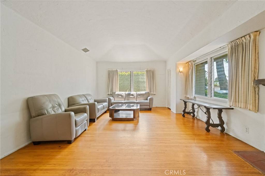 North Hollywood, CA 91602,11039 Blix ST