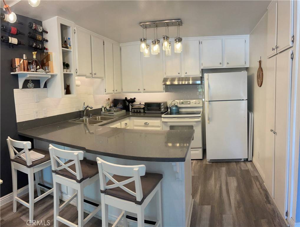 Canoga Park, CA 91303,6815 Remmet AVE #216