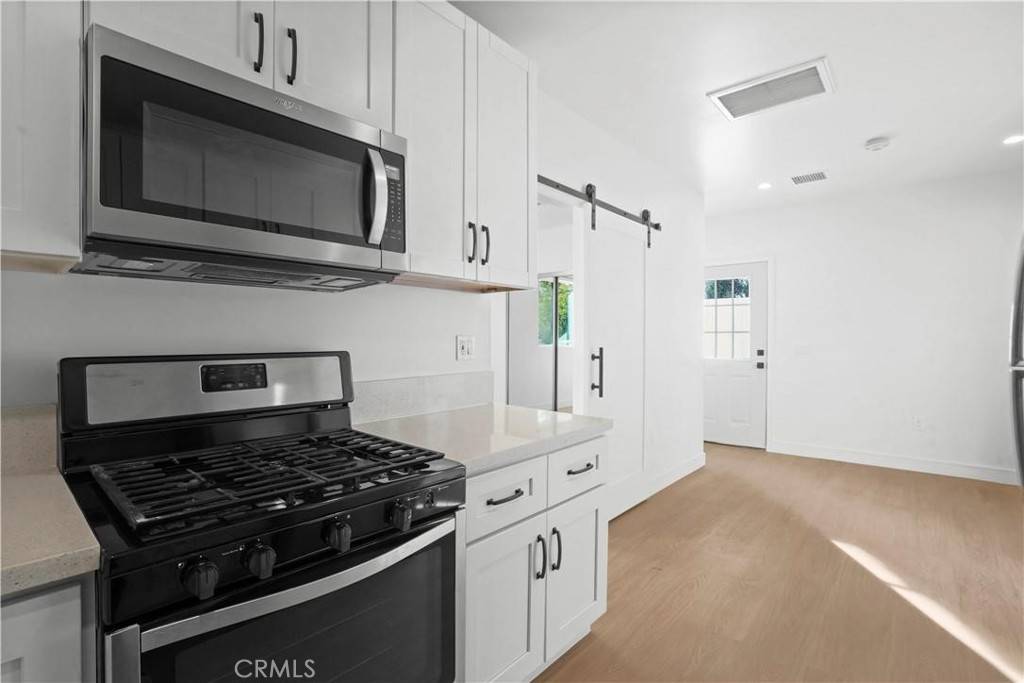 Tarzana, CA 91436,5501 Beckford