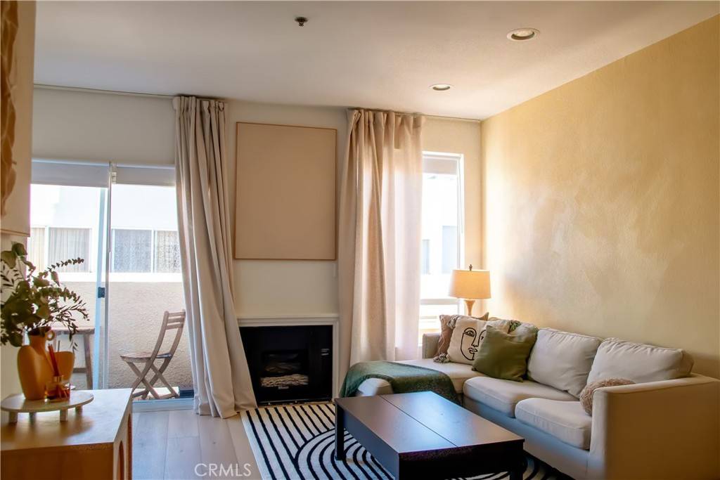 Reseda, CA 91335,19350 Sherman WAY #338