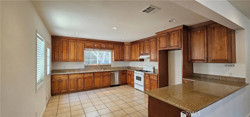 Reseda, CA 91335,7025 Rhea AVE