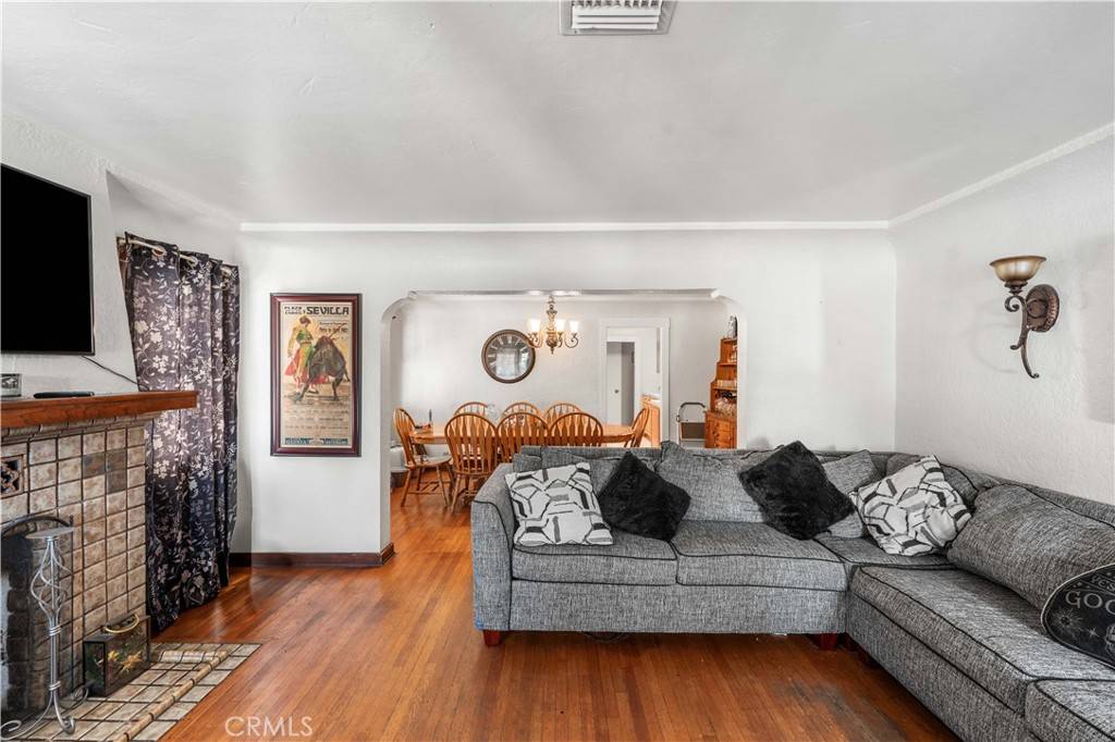 San Fernando, CA 91340,225 N Workman ST