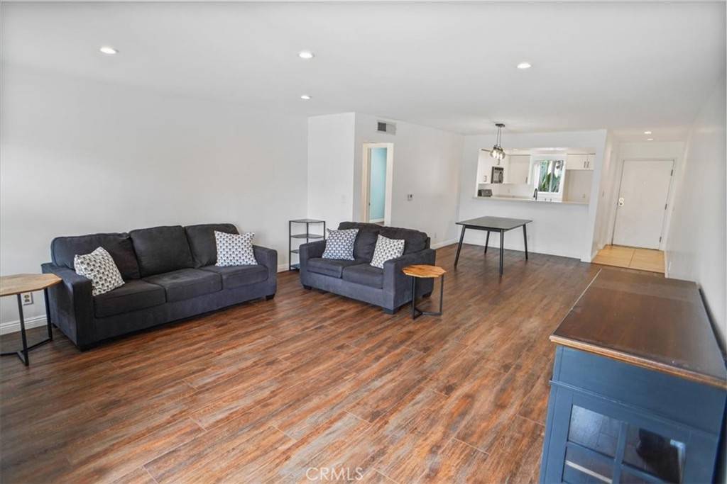 North Hollywood, CA 91601,11230 Peach Grove ST #206