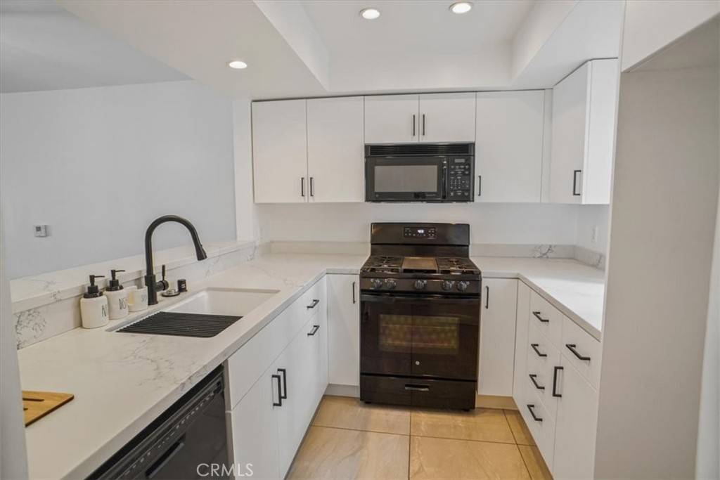 North Hollywood, CA 91601,11230 Peach Grove ST #206