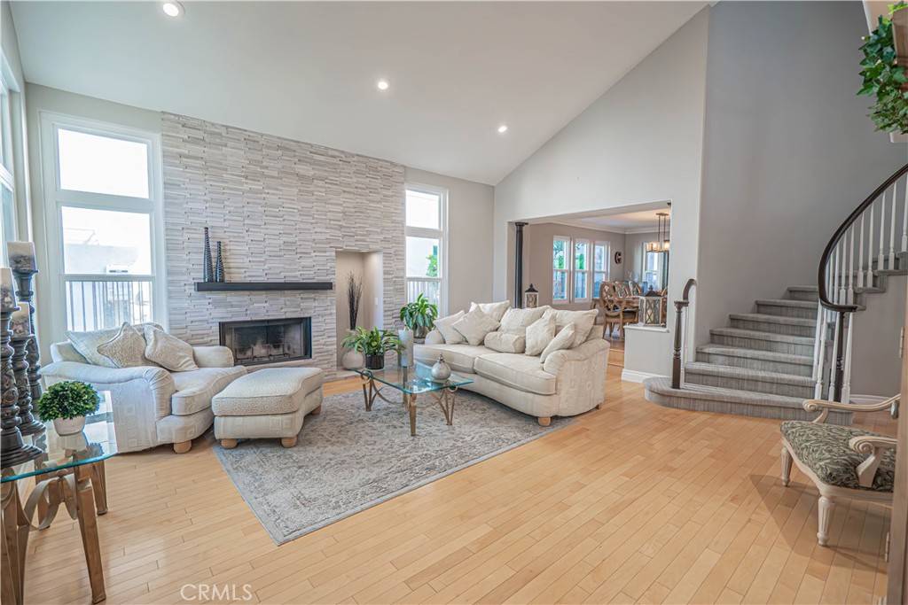 Newhall, CA 91321,23678 White Oak CT