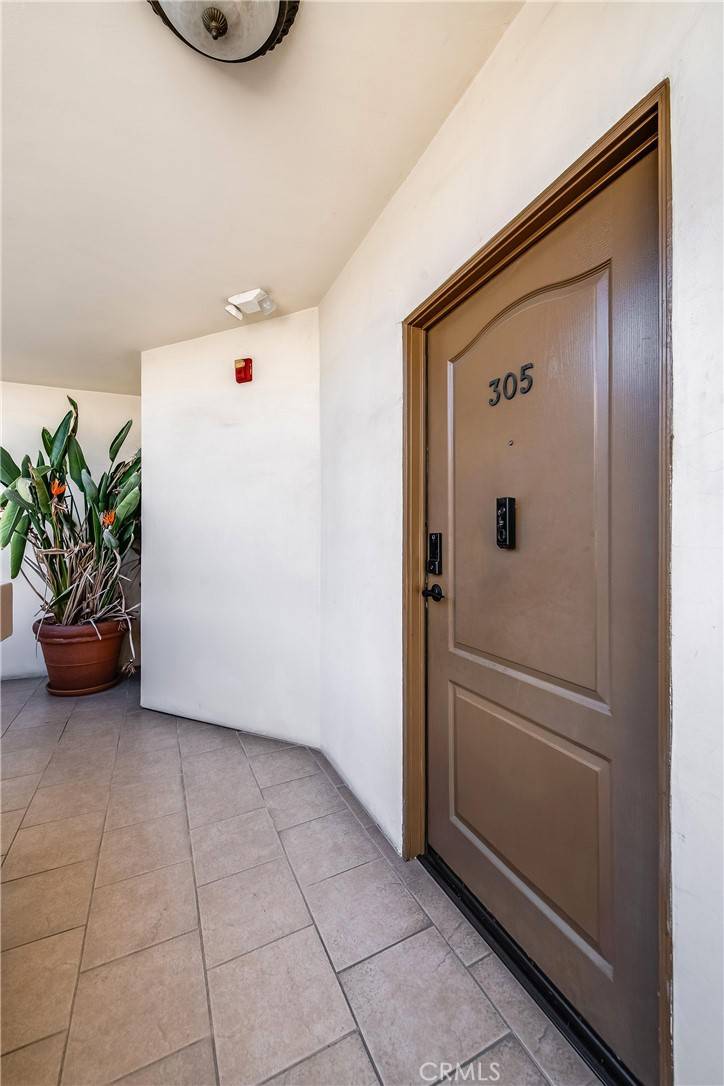 Valley Village, CA 91607,4832 Whitsett AVE #305