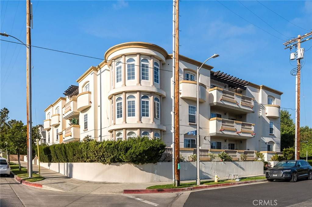 Valley Village, CA 91607,4832 Whitsett AVE #305