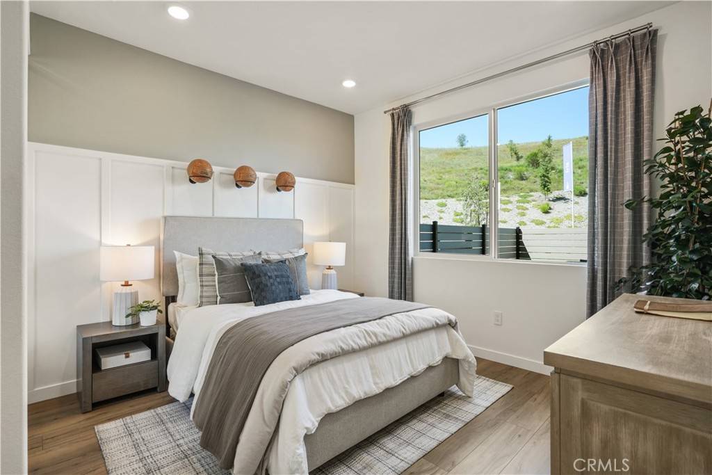 Valencia, CA 91381,27306 Bear Creek LN